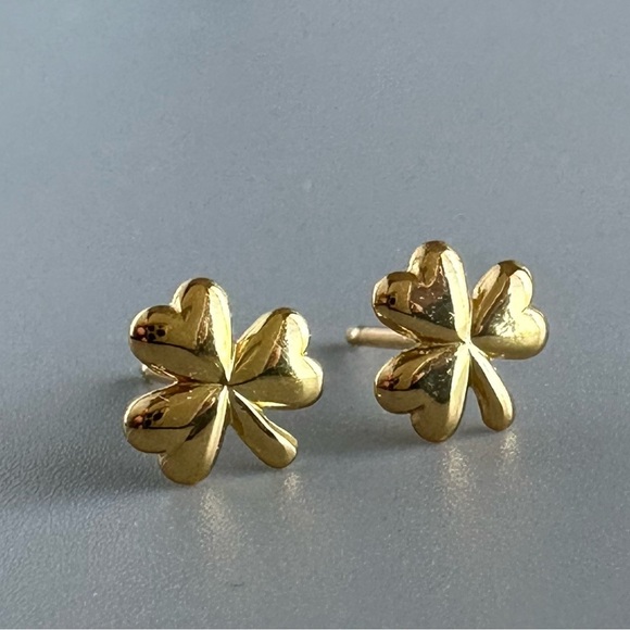 14k Gold Vermeil Shamrock Lucky Clover Stud Earrings - Picture 3 of 11